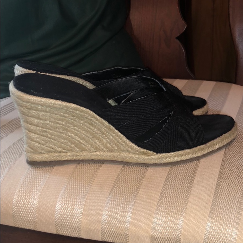 Black Wedges